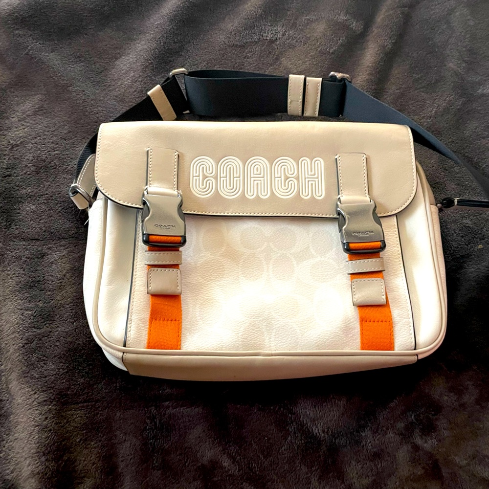 Coach small messenger purse